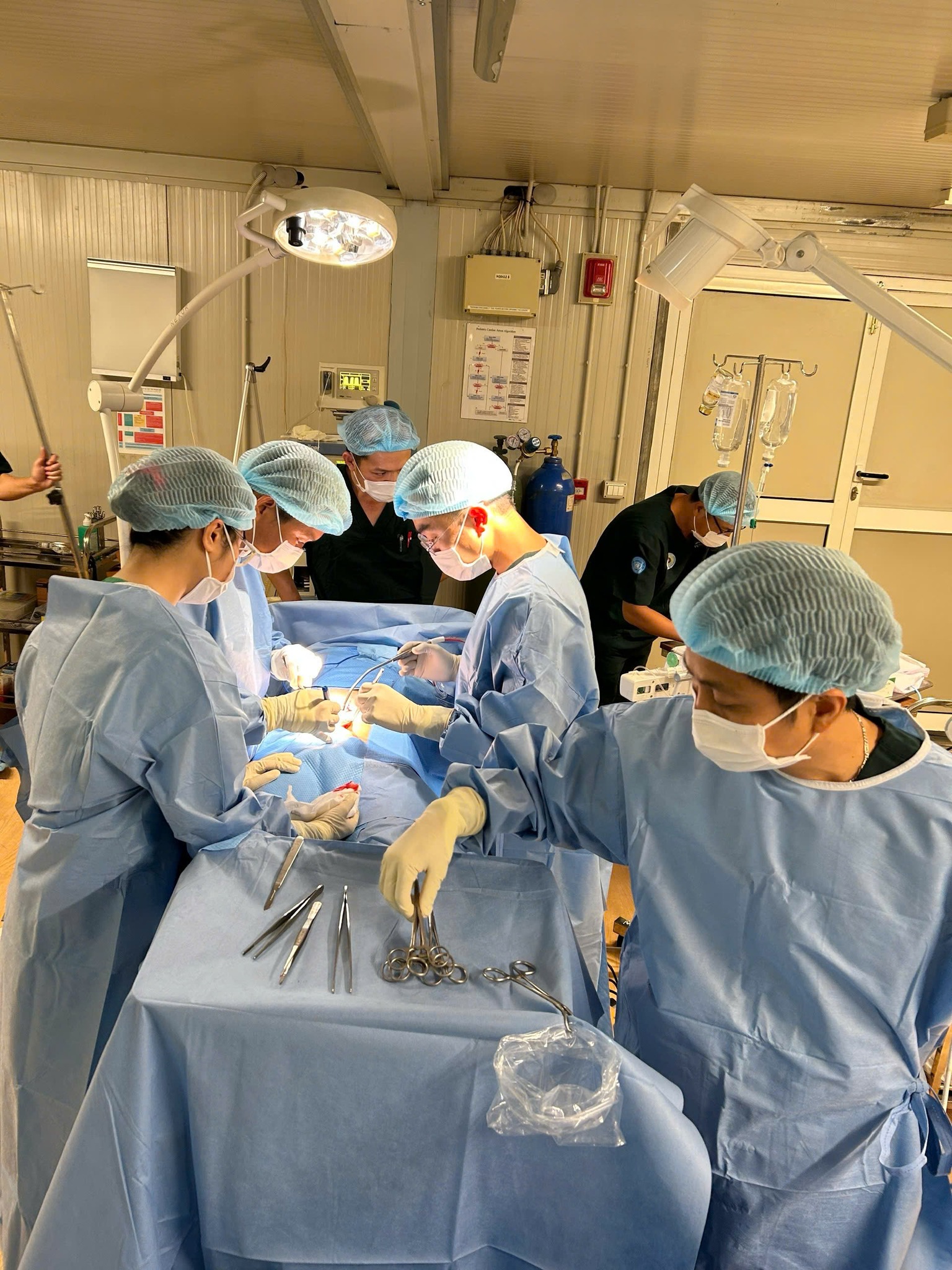 /UploadStore/admin/260110 ca phau thuat 10/613641836_1292896206199641_8394323569100933500_n.jpg